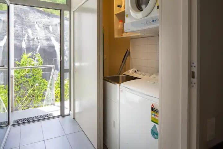 Stunning 1 Bedroom Studio Apartment Квинстаун Экстерьер фото