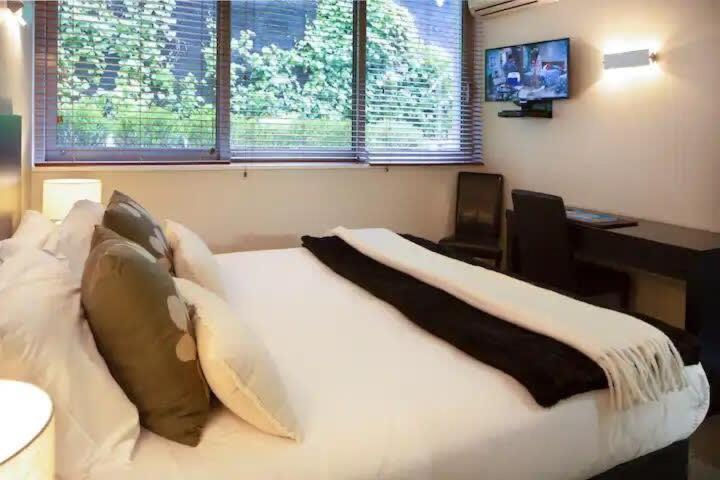 Stunning 1 Bedroom Studio Apartment Квинстаун Экстерьер фото