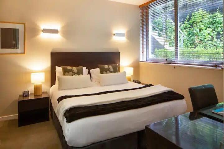 Stunning 1 Bedroom Studio Apartment Квинстаун Экстерьер фото