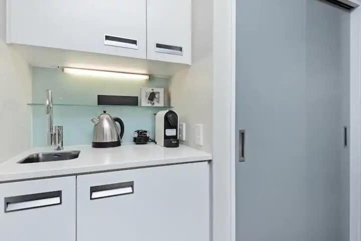 Stunning 1 Bedroom Studio Apartment Квинстаун Экстерьер фото